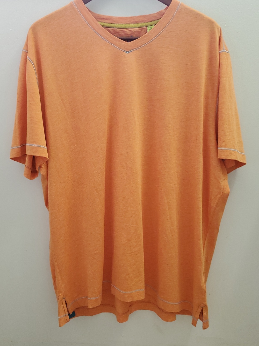 Robert Graham High V Neck T Shirt Size 3 XL Heathered Orange Contrast Stitching
